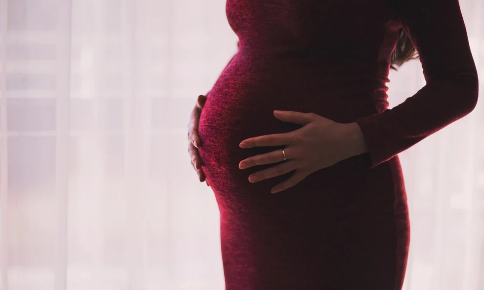 Baby Boom! Έγκυος αγαπημένη τραγουδίστρια