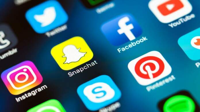 Social Media Mobile Icons Snapchat Facebook Instagram Ss 800x450 3 800x450 1 (1)