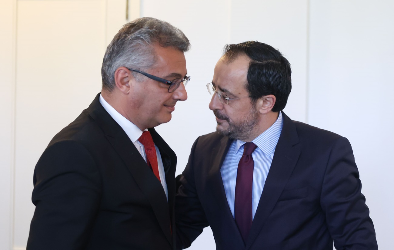 &Xi;&epsilon;&kappa;&alpha;&theta;ά&rho;&iota;&sigma;&mu;&alpha; &epsilon;&kappa; &tau;&omega;&nu; &pi;&rho;&omicron;&tau;έ&rho;&omega;&nu; &sigma;&tau;ό&chi;&omega;&nu; &kappa;&alpha;&iota; &pi;&epsilon;&rho;&iota;&epsilon;&chi;&omicron;&mu;έ&nu;&omicron;&upsilon; &gamma;&iota;&alpha; 5+1, &zeta;&eta;&tau;ά &omicron; Έ&rho;&chi;&iota;&omicron;&upsilon;&rho;&mu;&alpha;&nu;