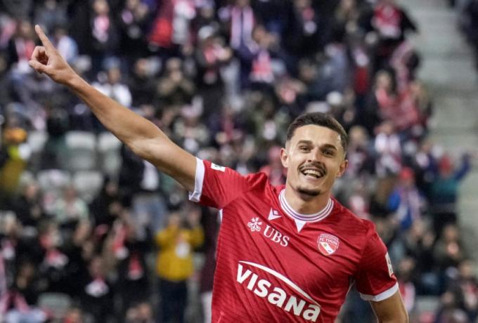 Sky Sports: «Εξετάζει Ράστοντερ