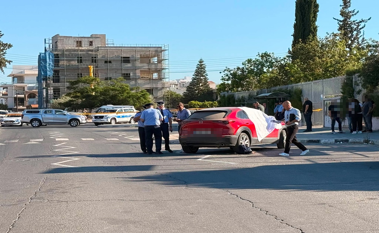 Σε εξαιρετικά κρίσιμη κατάσταση η γυναίκα που πυροβολήθηκε από τον σύζυγο της μέσα στο αυτοκίνητο